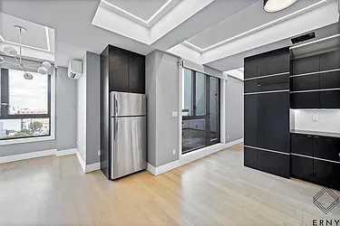 1096 Broadway